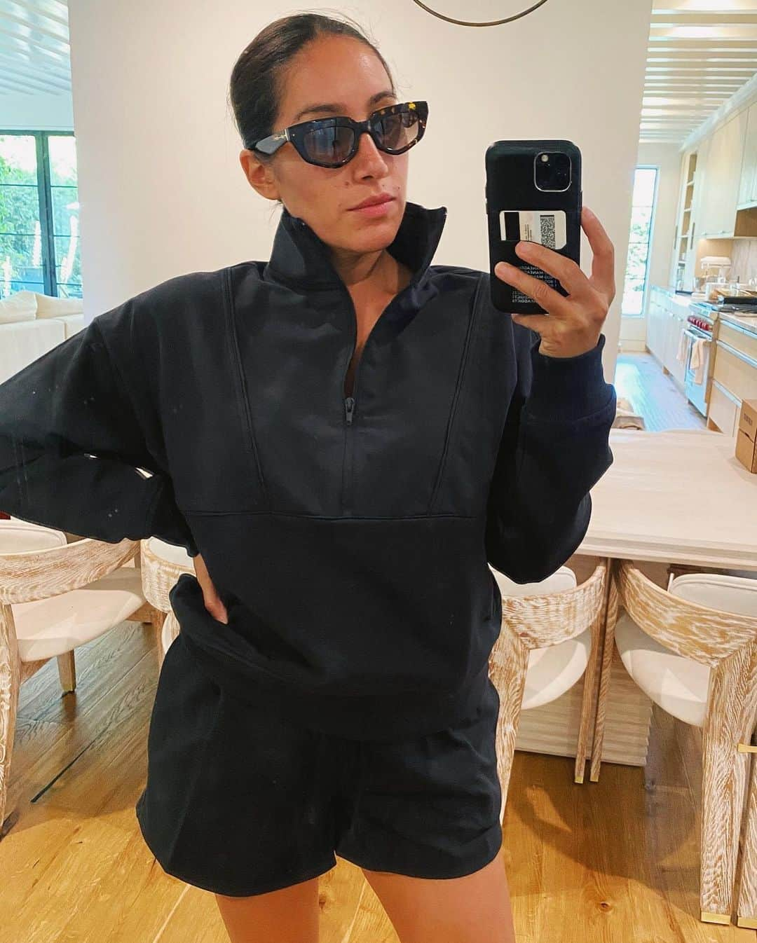 JEN ATKINさんのインスタグラム写真 - (JEN ATKINInstagram)「A week in @DEZI🕶. The first collection just dropped!!! So proud of you my brilliant friends @desiperkins @stevenperkins on the launch of @dezi !!!」8月1日 1時13分 - jenatkinhair