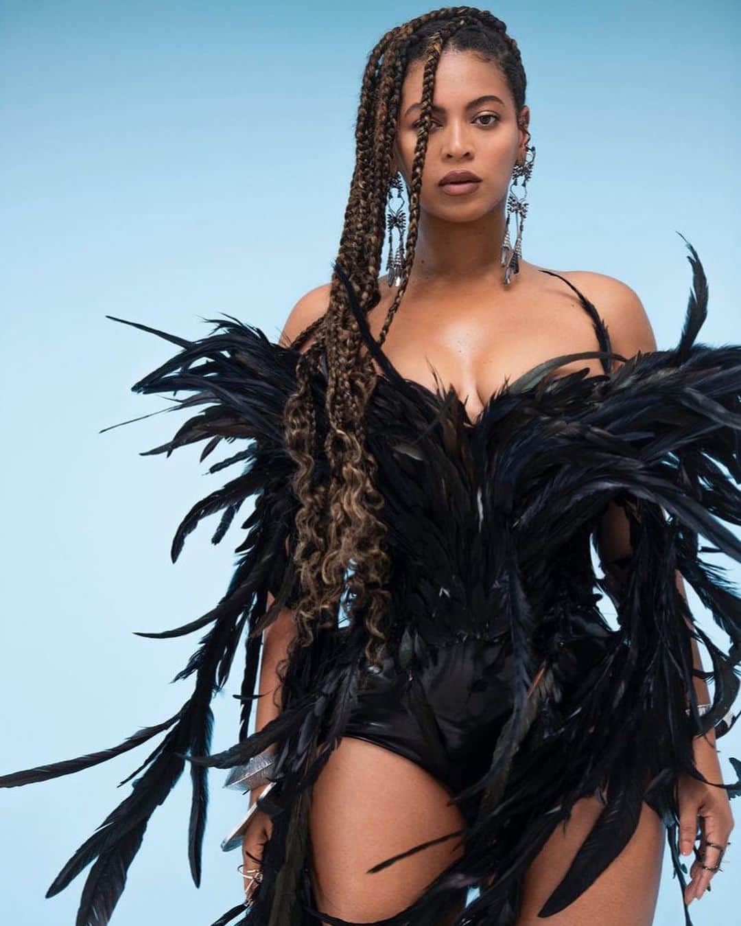 Vogueさんのインスタグラム写真 - (VogueInstagram)「@Beyonce's #BlackisKing film is here–and it's incredible: There isn’t one frame of the film that doesn’t feature a fashion statement or editorial-worthy tableau. With impressive beauty statements, transformative looks, and stunning visuals, the film is a love letter to the Black diaspora, with displays of Black beauty and joy.  For Beyoncé, the project is a way of honoring her culture while letting her fans appreciate theirs even more. “I only hope that from watching, you leave feeling inspired to continue building a legacy that impacts the world in an immeasurable way,” she wrote. “I pray that everyone sees the beauty and resilience of our people. This is a story of how the people left most broken have extraordinary gifts.” Tap the link to see more of the beautiful looks featured in the film.」8月1日 1時19分 - voguemagazine