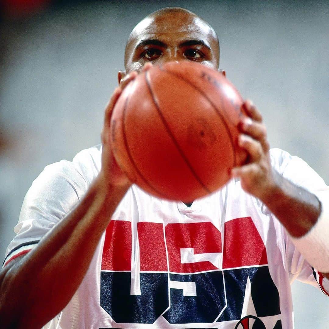 USA Basketballさんのインスタグラム写真 - (USA BasketballInstagram)「Sir Charles, Certified Bucket  #OTD 1992: Charles Barkley put up 30 pts. vs Brazil, tying the then-USA single-game Olympic scoring record. Chuck went on to lead the Dream Team in scoring at 18.0 ppg.   🇺🇸 #OlympicRewind」8月1日 1時36分 - usabasketball