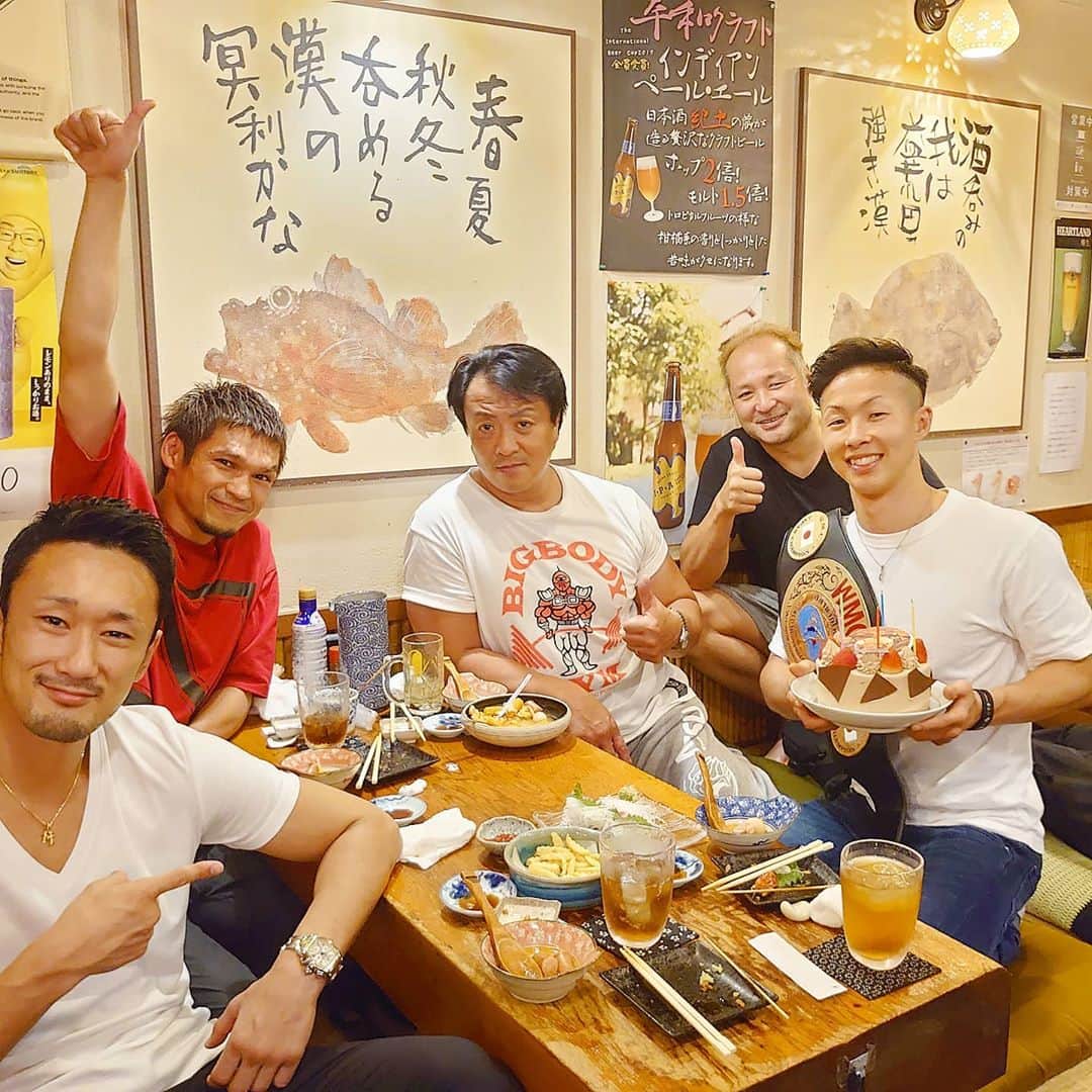 梅野源治のインスタグラム：「@guliko_satoh の祝勝会💯✨ 日本チャンピオン本当におめでとう🙌🙌  元全日本キックボクシング王者&オスカープロモーションに所属してモデル活動もしていた&クロコの自社ブランドも持つ&夢先生&Krushエヴァンジェリスト @naokickbouz418　さん お誘いいただき、ありがとうございます！！ #居酒屋うみぼうず　#新たな出逢いに感謝」