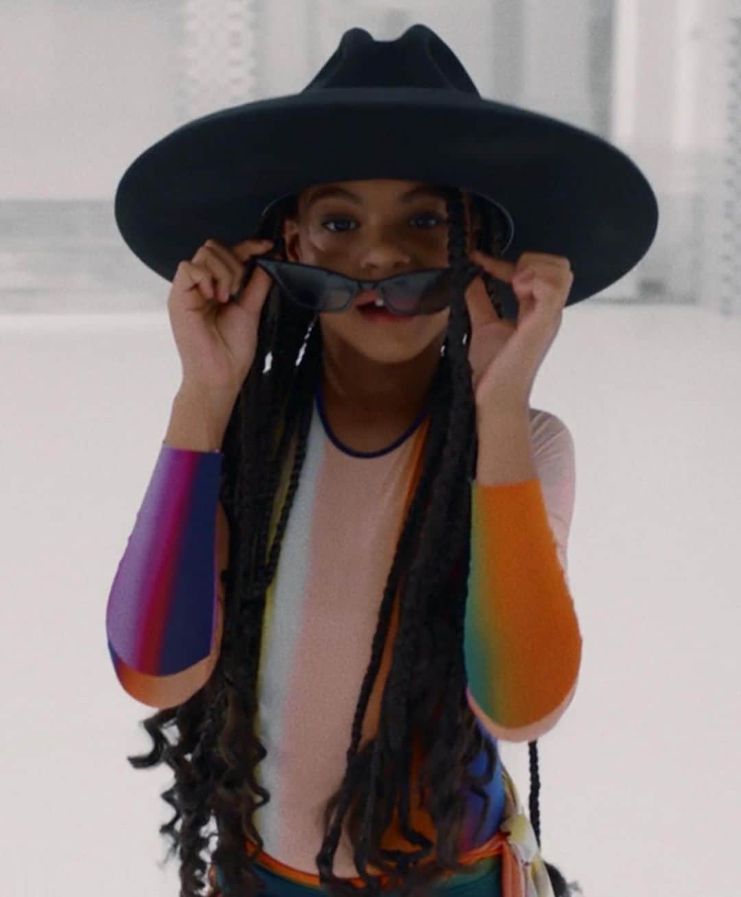 ELLE Magazineさんのインスタグラム写真 - (ELLE MagazineInstagram)「This is now a #BlueIvy stan account, sorry I don’t make the rules!!! The 8-year-old is a scene stealer throughout @beyonce’s new visual album #BlackisKing and we are LIVING. Link in bio for every appearance. 👑👑👑」8月1日 1時44分 - elleusa