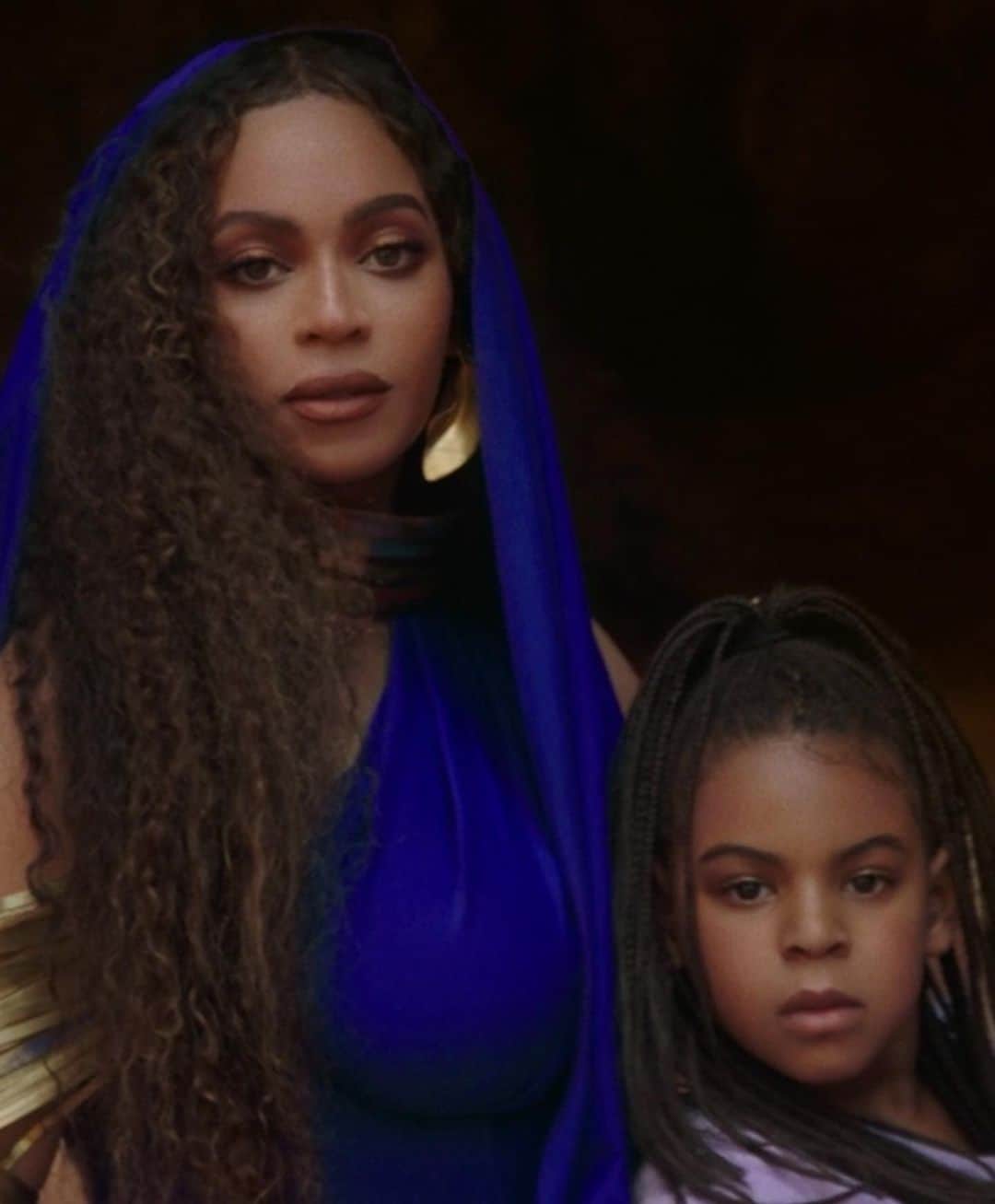 ELLE Magazineさんのインスタグラム写真 - (ELLE MagazineInstagram)「This is now a #BlueIvy stan account, sorry I don’t make the rules!!! The 8-year-old is a scene stealer throughout @beyonce’s new visual album #BlackisKing and we are LIVING. Link in bio for every appearance. 👑👑👑」8月1日 1時44分 - elleusa