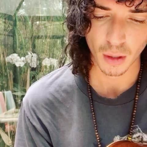 ジュリアン・ペレッタのインスタグラム：「my little party girl」