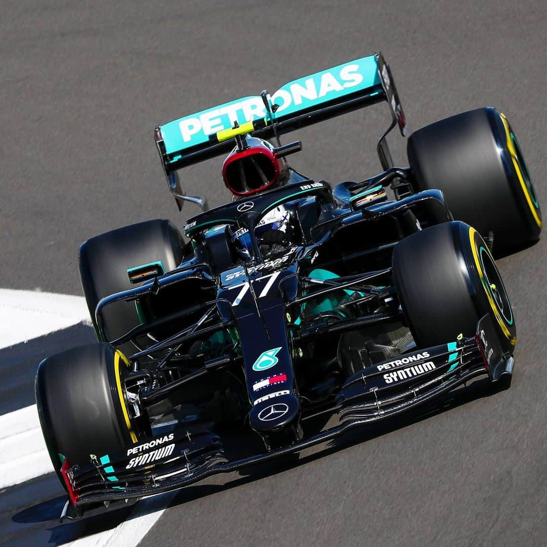 MERCEDES AMG PETRONASさんのインスタグラム写真 - (MERCEDES AMG PETRONASInstagram)「That was a warm one... 🥵😅 And that’s our Friday done, Team ✅  Give us a 🔥 if you’re fired up for Quali Day at the #BritishGP! 🙌」8月1日 1時59分 - mercedesamgf1