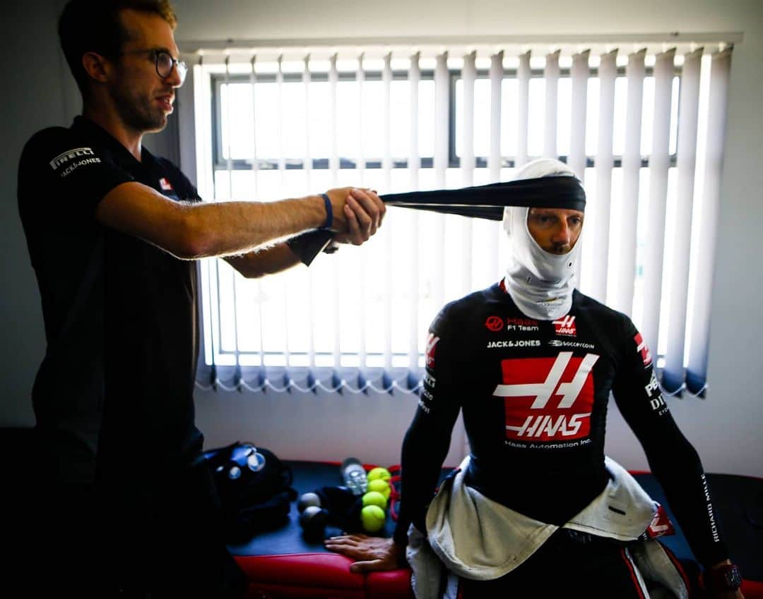 のインスタグラム：「From warm up to my @haasf1team car at Silverstone  Was cool to have @andyhone joigning us to have some behind the scene content 👍😃 #r8g #f1 #britishgp」