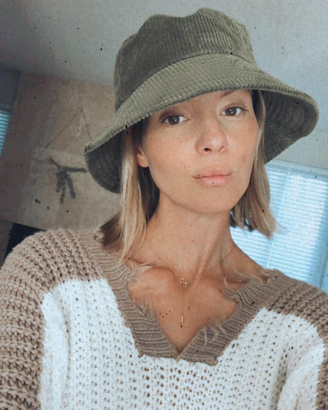 サマンサ・ドロークのインスタグラム：「How are you doing? But really, how are you? #quarantinelife」