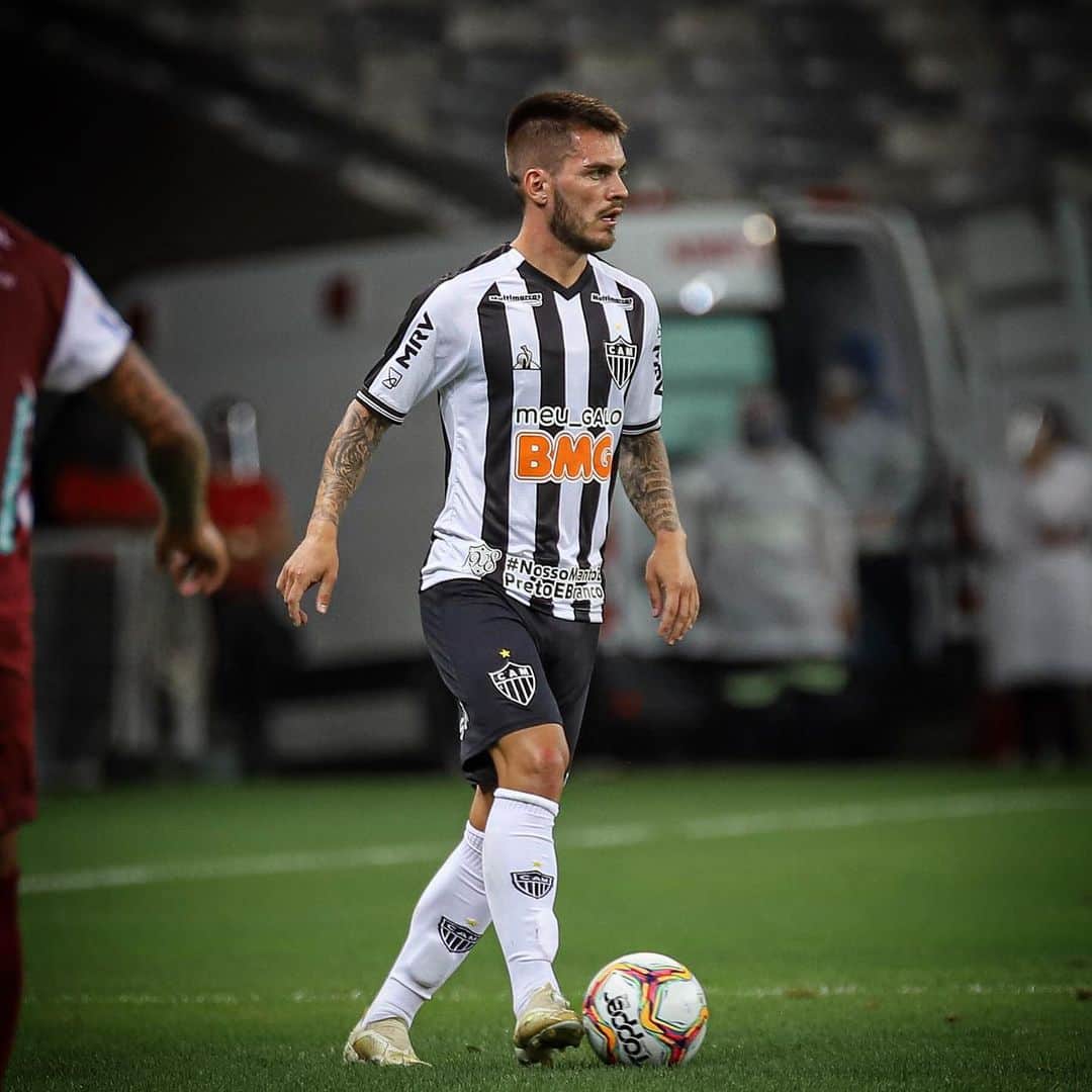 ナタンのインスタグラム：「⚽️🖤」