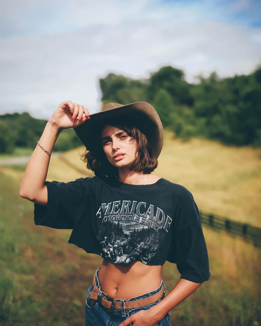 テイラー・ヒルさんのインスタグラム写真 - (テイラー・ヒルInstagram)「Country roads, take me home.」8月1日 2時42分 - taylor_hill