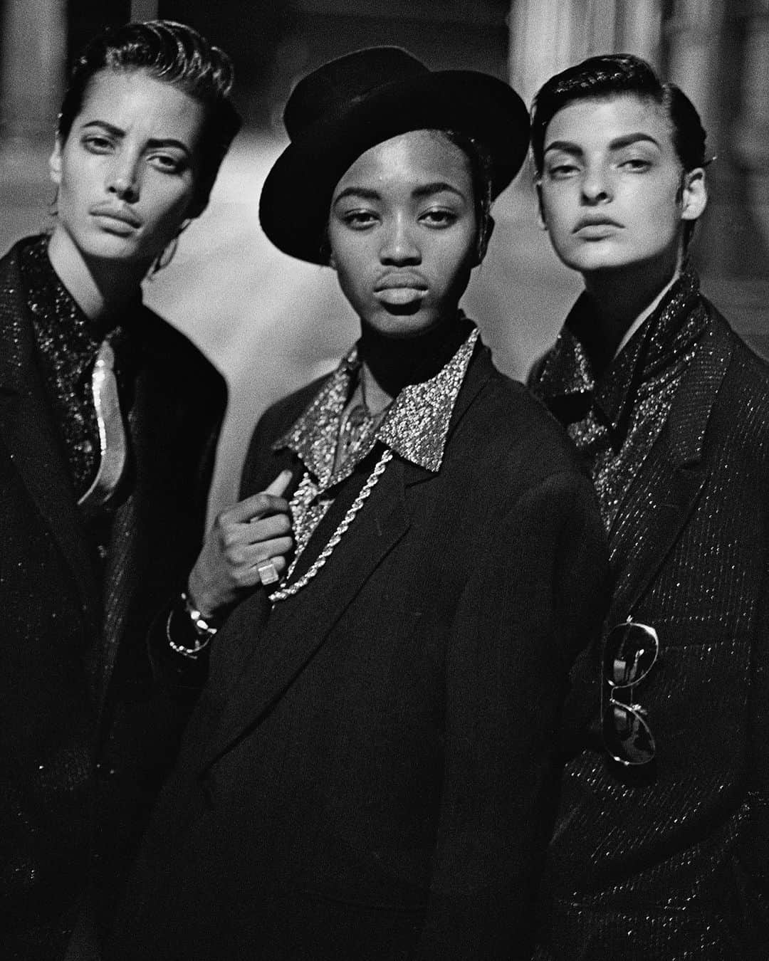 ピーター・リンドバーグさんのインスタグラム写真 - (ピーター・リンドバーグInstagram)「Christy Turlington, Naomi Campbell & Linda Evangelista, Brooklyn, 1990 #LindberghStories #LindaEvangelista #NaomiCampbell #ChristyTurlington #vogueitalia」8月1日 2時43分 - therealpeterlindbergh