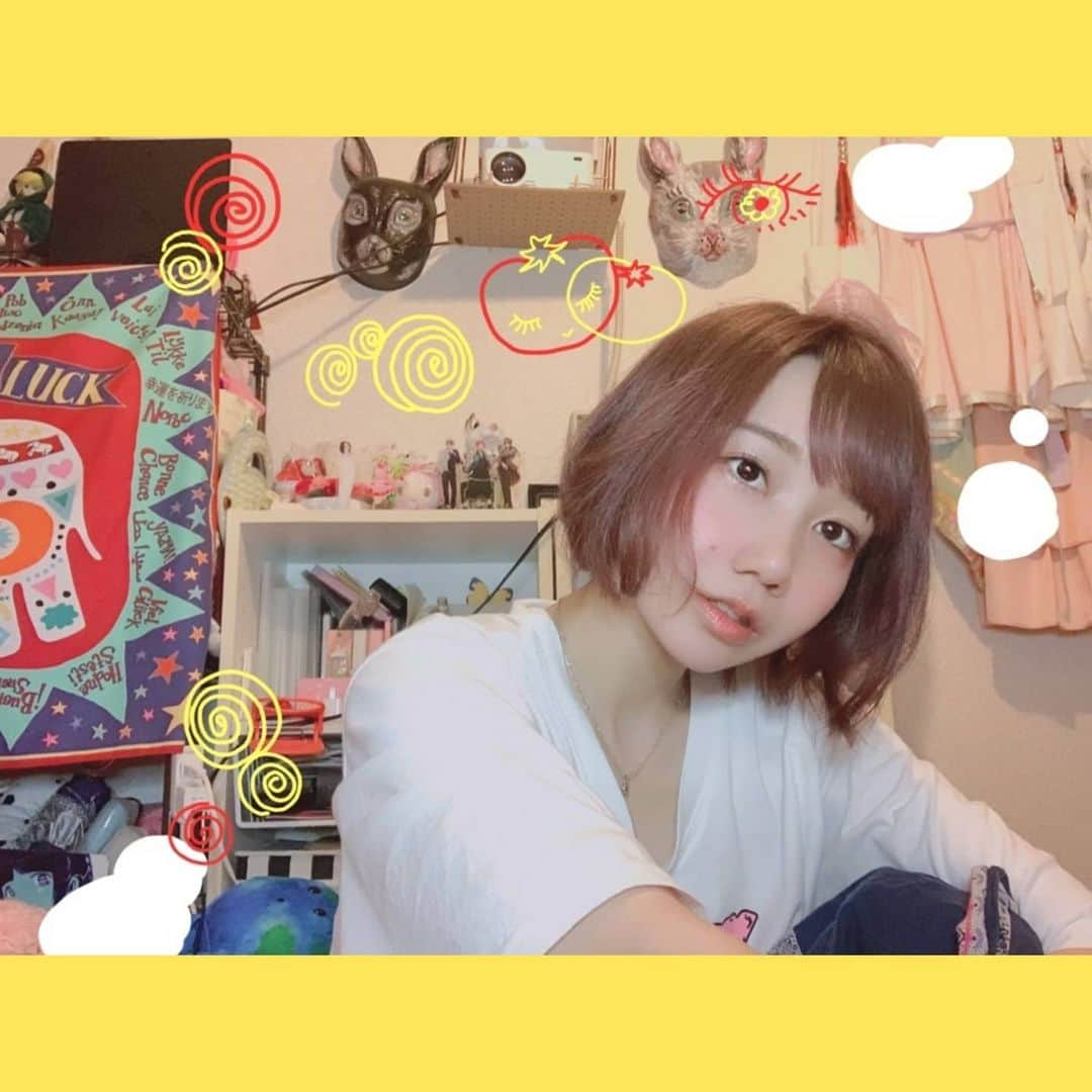 みさこのインスタグラム：「①あふたー→②びふぉー。たまには写真に落書きとかしてみる🍅唐突にツイキャスでメイク配信などしたりしてみました🍅またいつかちゃんとやって今度は録画残せたら〜🍅とはいえマツエクつけてると日焼け止め×マスクで外出上等です🍅まつげはフリーランスになったManamiさんに、茶色でふぁっさりとやっていただいております🍅」