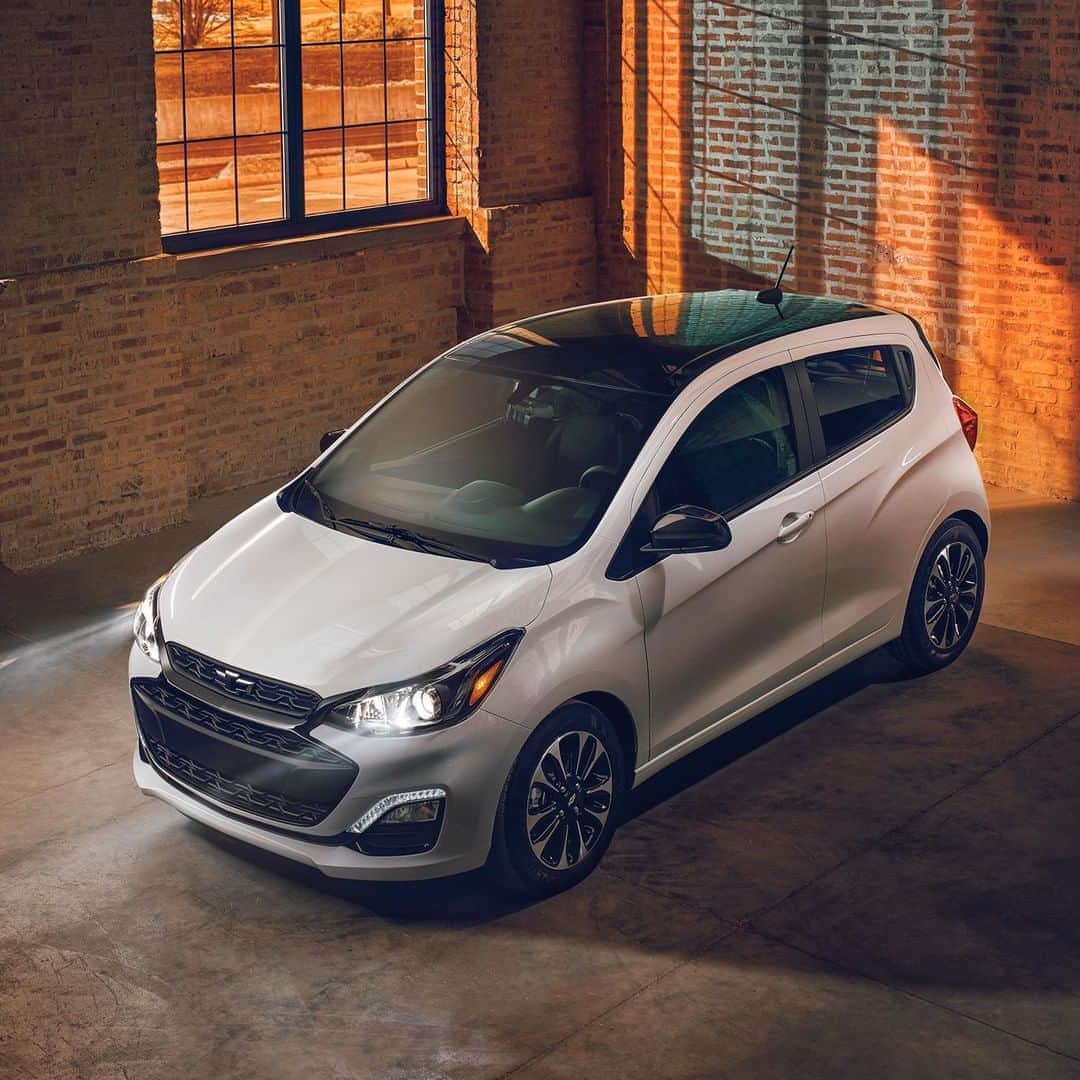 シボレーのインスタグラム：「With a two-tone painted roof and 15" black painted alloy wheels, the #ChevySpark Special Edition is as stylish as it is energetic.」