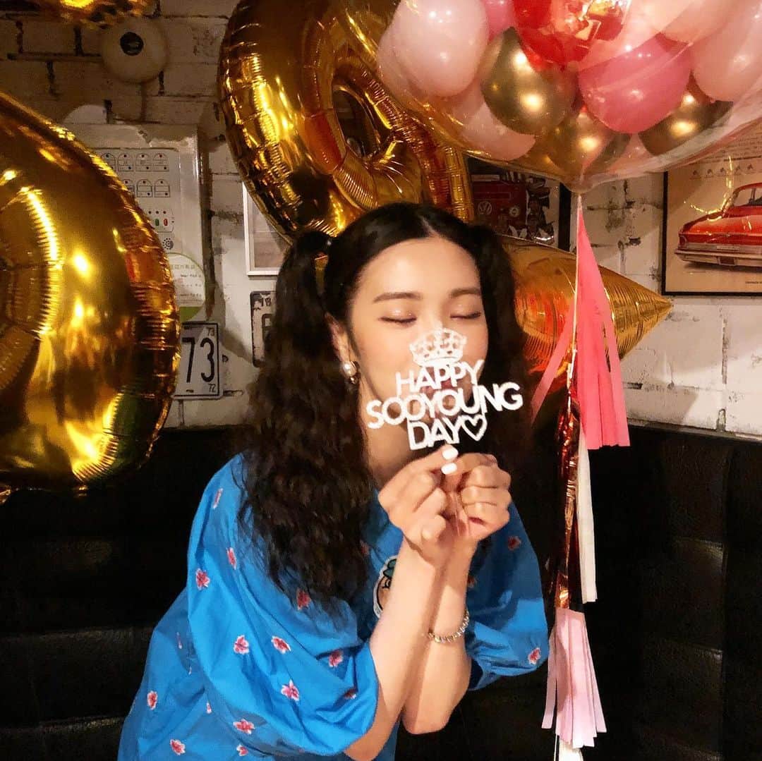 リジ のインスタグラム：「💙사랑해💙 잘~살았구나 잘 살고있구나 하는 생각이 든다」