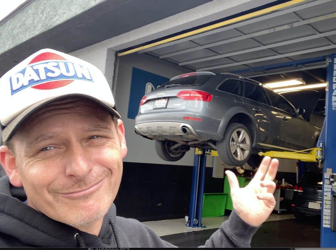 スティーブのインスタグラム：「The wife’s Audi Allroad.. should I lift it or lower it ?? Please vote !  either way I think I’m gonna be trouble with her but it’ll beworth the risk!! I hope... Lol  奥さんのアウディの車高を上げる？下げる？どちらか投票してくださいね」