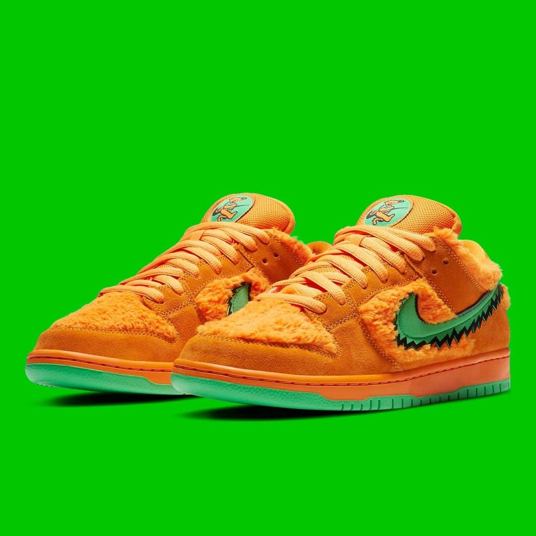 Sneaker Newsさんのインスタグラム写真 - (Sneaker NewsInstagram)「Although the release has come and gone, the FTC-exclusive "Orange Bear" colorway of the Grateful Dead x Nike SB Dunk Low re-emerges in Nike official images. Another release won't happen, but still a nice tease! Link in bio for more.」8月1日 3時30分 - sneakernews