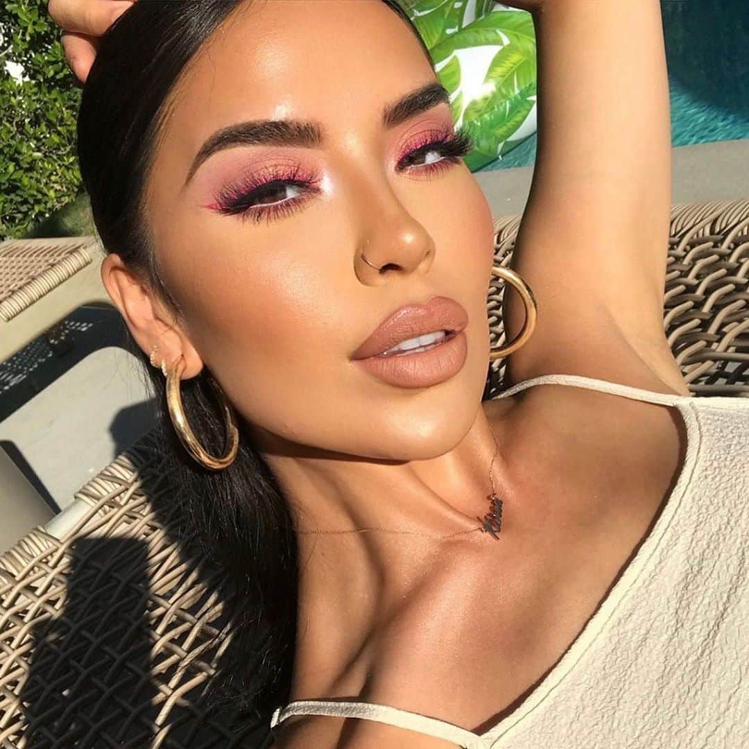 e.l.f.さんのインスタグラム写真 - (e.l.f.Instagram)「The Proof is in the Putty😉@iluvsarahii uses our Poreless Putty Primer to grip her makeup for all-day wear & a flawless finish. Tap the shop #1 Primer in America! ✨💗 #eyeslipsface #elfingamazing #elfcosmetics #crueltyfree #vegan」8月1日 3時35分 - elfcosmetics