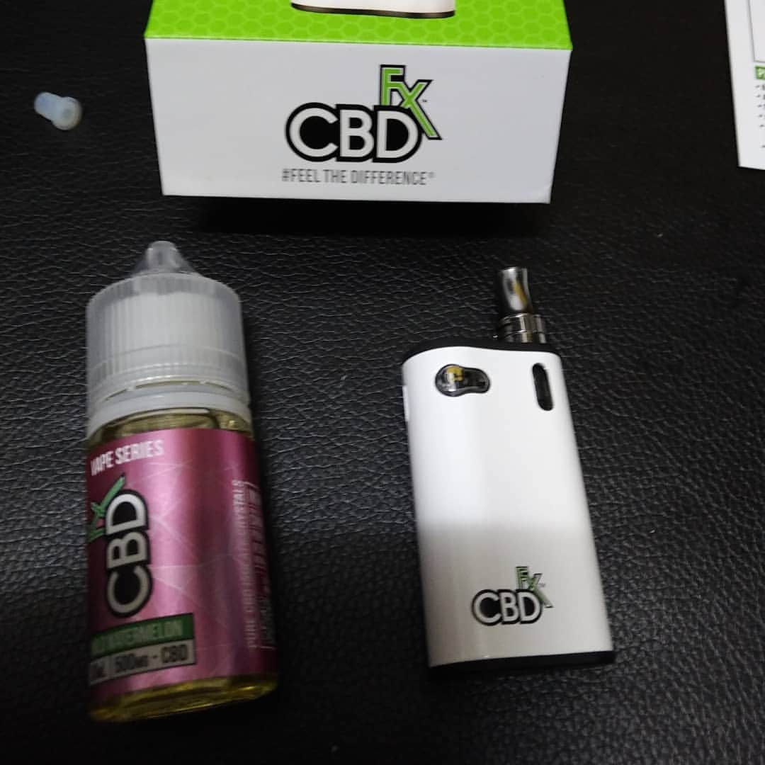 佐久田俊行のインスタグラム：「最近流行りのCBDリキッドを購入してみた。 デスマッチでの痛みも和らぐかしら?   #cbd #cbdfxjapan #cbdfx #リラックス  #vape #プロレス #prowrestling #lucha #luchalibre #프로레슬링 #摔角 #कुश्ती #Gulat #реслинг  #bjw #prowrestling #deathmatch #deathmatchwrestlling #toshiyukisakuda  #大日本プロレス #デスマッチ」