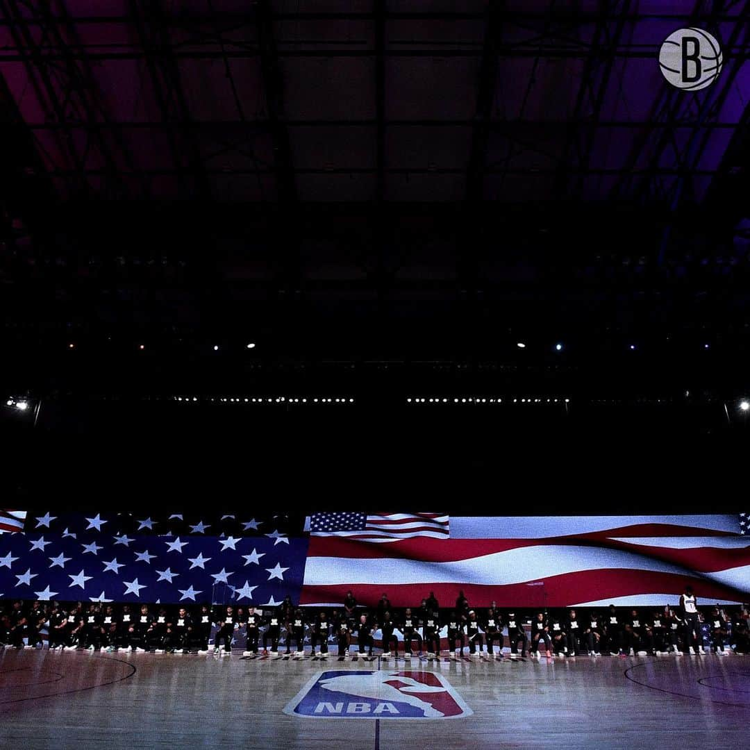 Brooklyn Netsさんのインスタグラム写真 - (Brooklyn NetsInstagram)「PEACE AND EQUALITY. ✊🏿✊🏾✊🏽✊🏼✊🏻」8月1日 3時52分 - brooklynnets