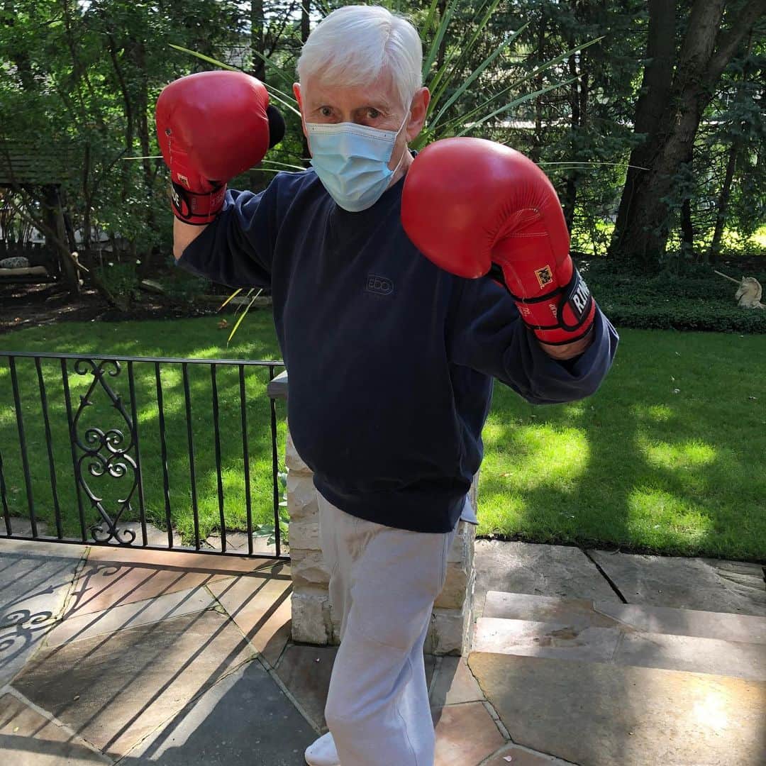 ボビー・ブラウンのインスタグラム：「How cool is my 85 year old dad back to boxing with his coach. Go get em dad @joebrown_marceau  #nevertooold」