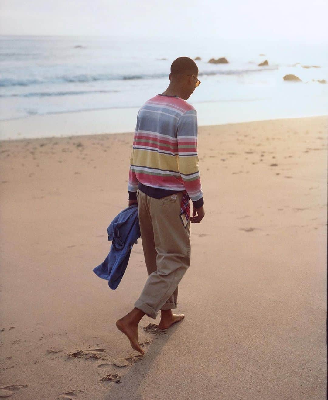 Polo Ralph Laurenさんのインスタグラム写真 - (Polo Ralph LaurenInstagram)「The new #PoloRalphLauren men's collection evokes the spirit of summer with breezy silhouettes and colorful hues.  Discover more of our favorites via the link in bio.  #PoloRLStyle」8月1日 3時55分 - poloralphlauren