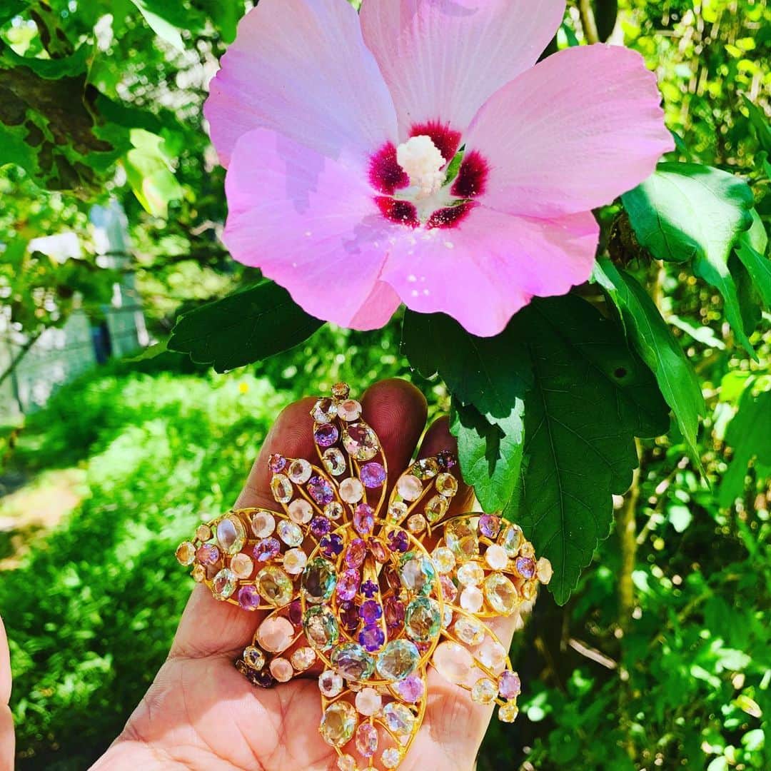 バウンキットさんのインスタグラム写真 - (バウンキットInstagram)「We owe it all to Mother Nature .. . . . . . #brooch #pin #orchid #nature #insperation #bounkit #pendant #handmade #madeinny #semiprecious」8月1日 4時06分 - bounkitnyc