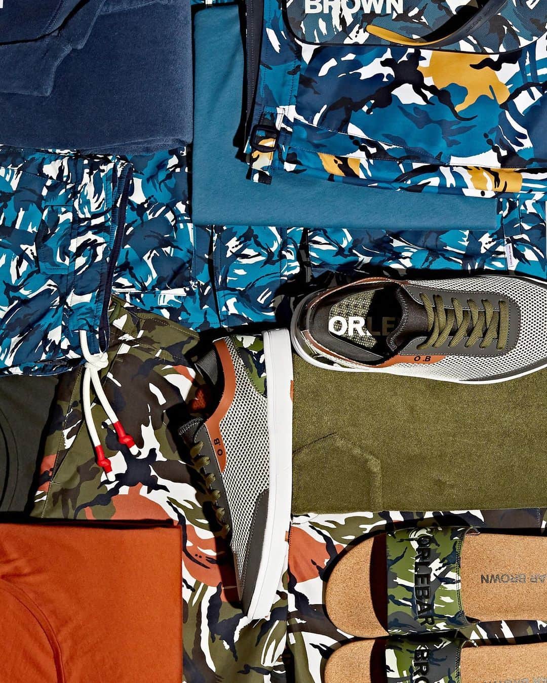 オールバーブラウンのインスタグラム：「Did you know? Camouflage was invented by the French army who enlisted units of 'camoufleurs' (artists) to blend them into the landscape. Our Beach Camo capsule was created in-house by our Design Team for a whole new interpretation. Explore our Camo print in rich blue and green colourways — a taster of the season to come. Tap to shop.  #DoseofSun #OBsAroundTheWorld #OrlebarBrown」