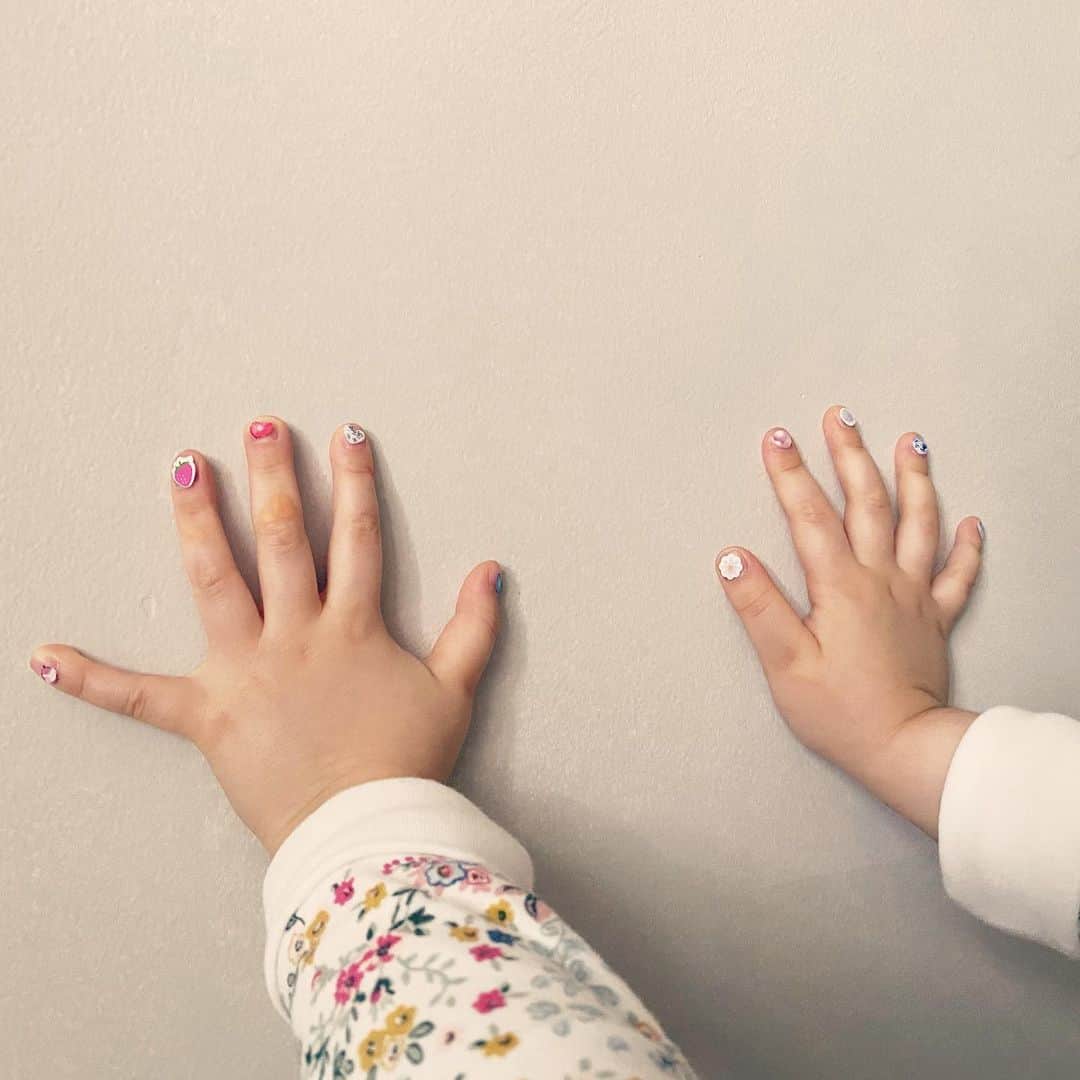 MEGのインスタグラム：「静かに何かをやってると思ったら...🤣」