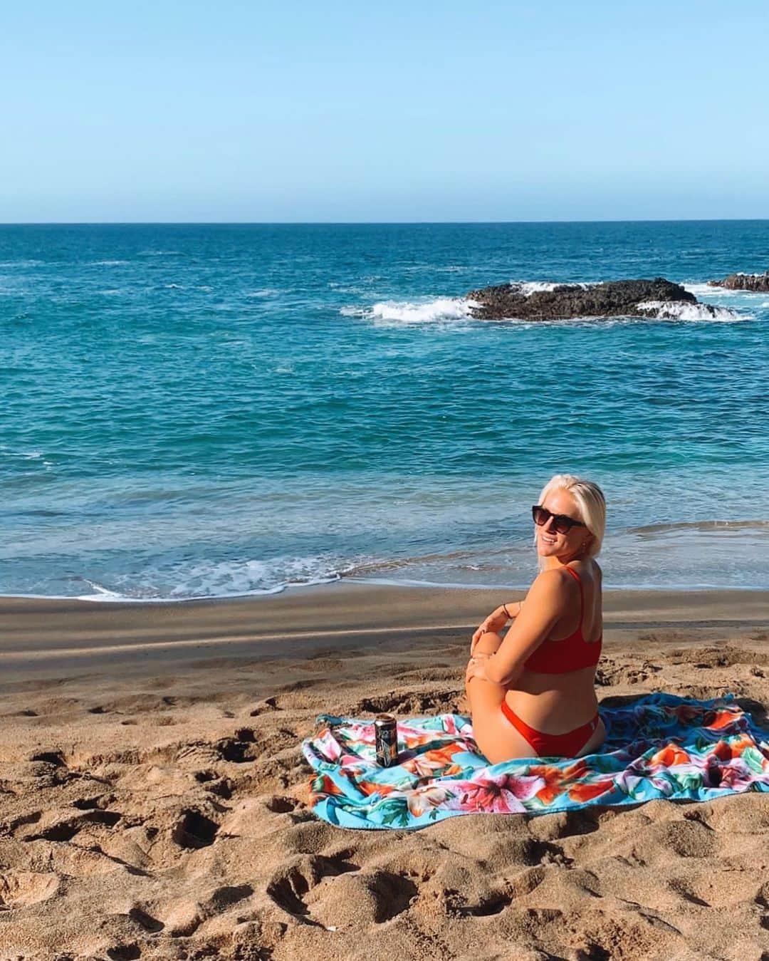 タティアナ・ウェストン・ウェブのインスタグラム：「summertime 🥰 @rockstarenergy ✨ // verão no Kauai 🥰 @rockstarenergy」