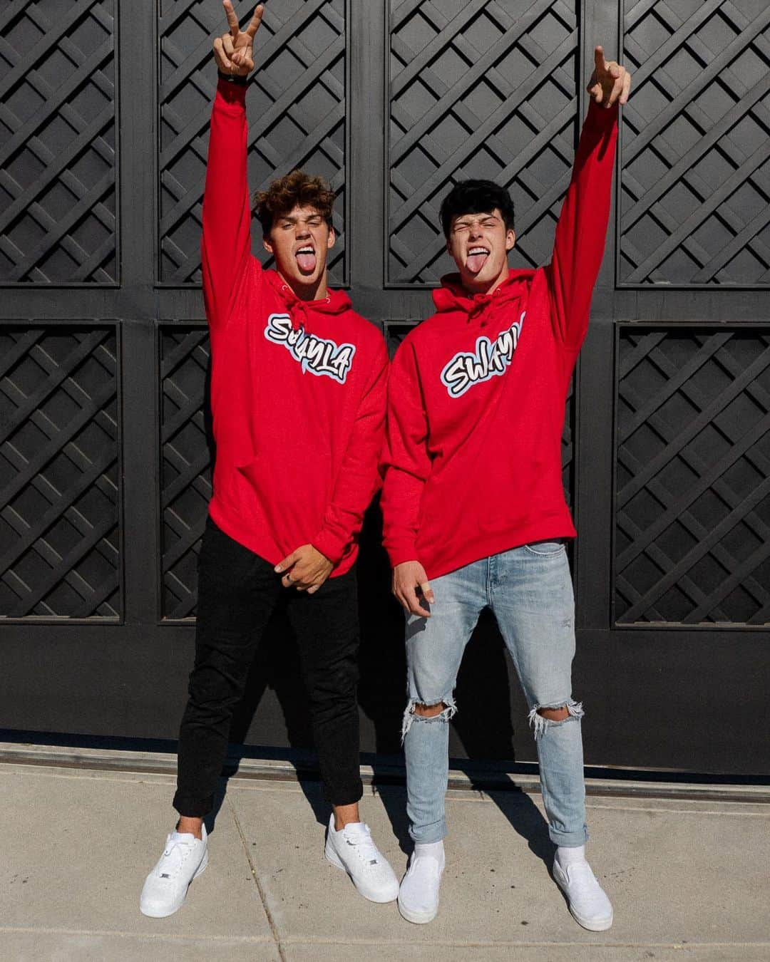 Blake Grayさんのインスタグラム写真 - (Blake GrayInstagram)「new sway merch baby ;) go cop」8月1日 4時29分 - blakegray