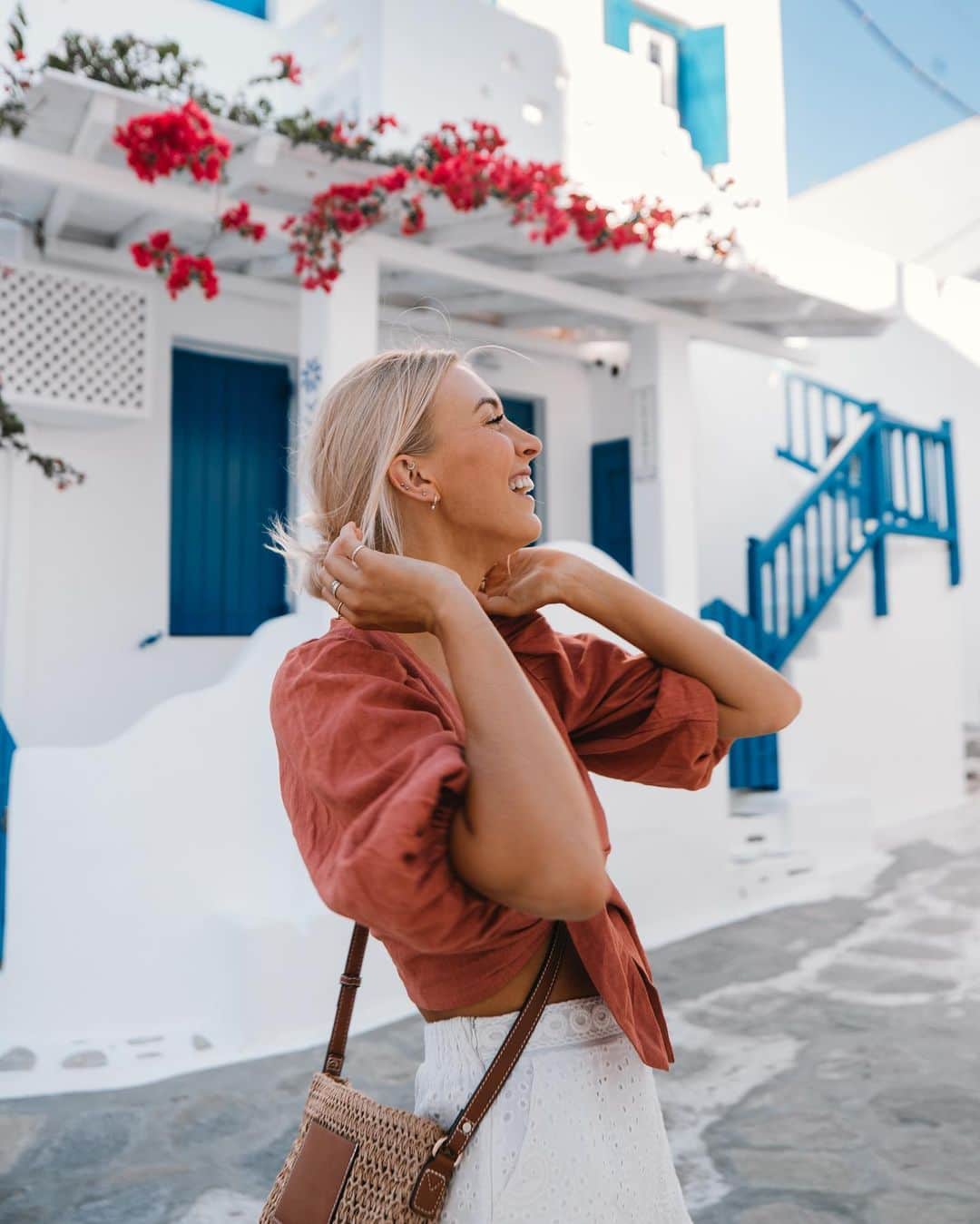 Zanna Van Dijkさんのインスタグラム写真 - (Zanna Van DijkInstagram)「Touched down in the island of the winds: 📍Mykonos, Greece 🇬🇷 I’ve already fallen in love with its white washed buildings & flower covered streets ☀️ Do you have any recommendations for this beautiful destination? 🥰❤️ Picture: @chrispriestley__ 📸 #Mykonos #discovergreece #travelblogger #mykonosgreece #mykonosisland #mykonostown」8月1日 4時50分 - zannavandijk