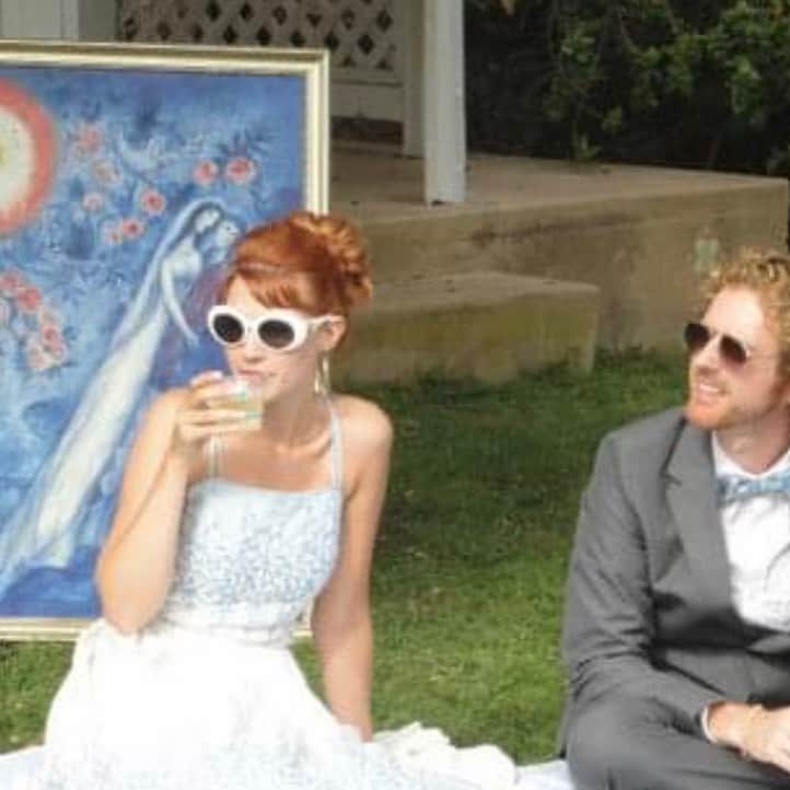 ジュリー・マクニヴンのインスタグラム：「10 years! Happy anniversary to my husband who does not have a Instagram account!」