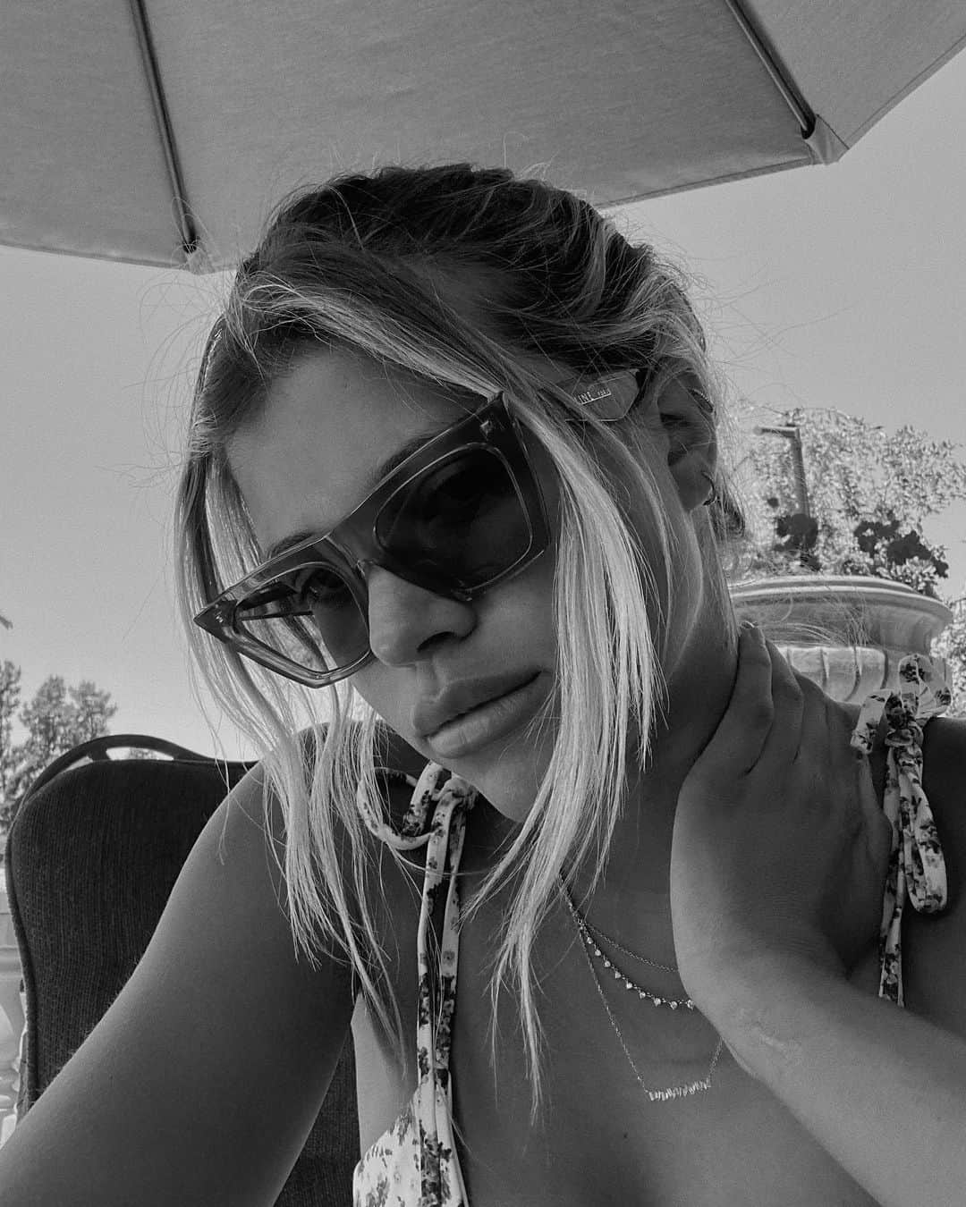 ソフィア・リッチーのインスタグラム：「Shady lady 😎」