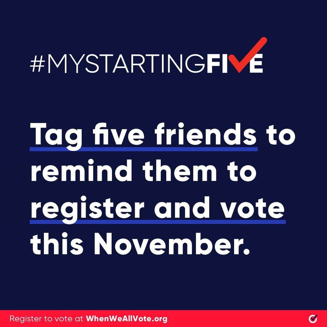 ミシェル・オバマさんのインスタグラム写真 - (ミシェル・オバマInstagram)「We all have a role to play in getting our loved ones registered and ready to vote.   I hope you’ll join us: Tag 5 friends to help them get ready to vote at weall.vote/mystartingfive and use #MyStartingFive. Let's go!」8月1日 5時37分 - michelleobama