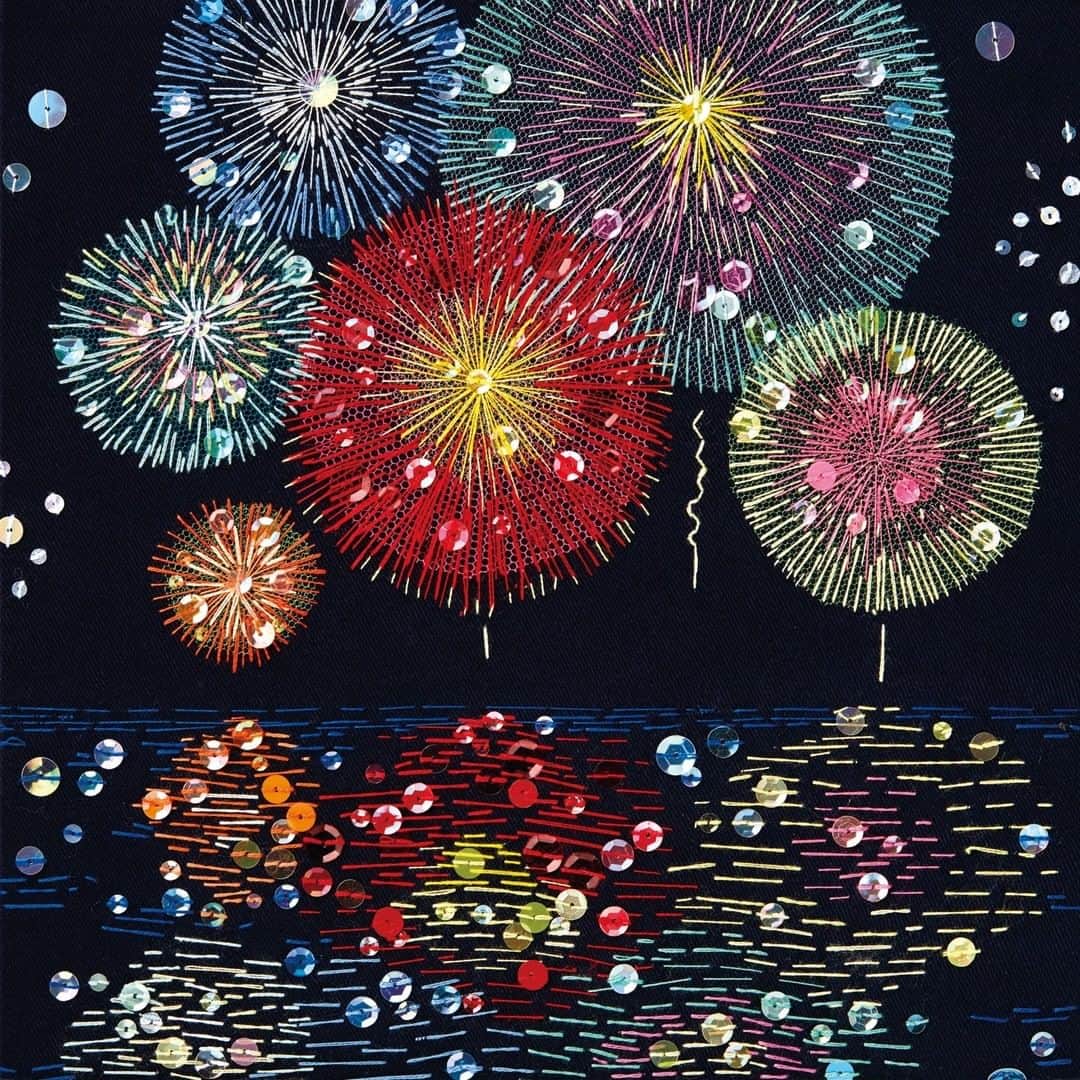 オカダヤ新宿本店コンシェルジュさんのインスタグラム写真 オカダヤ新宿本店コンシェルジュinstagram 8月のカレンダーは きらきらの大きな 花火 刺繍作家のあーちくりんさん制作の年okadayaカレンダーの8月 毎年ご好評いただいてる Okadayaオリジナルの