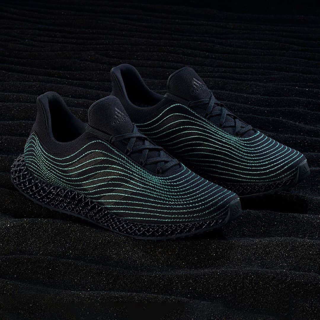 HYPEBEASTさんのインスタグラム写真 - (HYPEBEASTInstagram)「@hypebeastkicks: @parley.tv and @adidas have unveiled the 4D Parley. This fresh style blends high-end adidas Running tech with Parley’s signature recycled ocean plastics for a look that’s sleek, sustainable, and stark. Arriving in “Core Black/Blue Spirit,” the entire upper is dressed in black, with wavy “Blue Spirit” stitching reaching from heel to forefoot to add oceanic texture and flair while the upper lays on a jet black 4D-printed midsole to complete the look.⁠⠀ Photo: adidas」8月1日 5時59分 - hypebeast