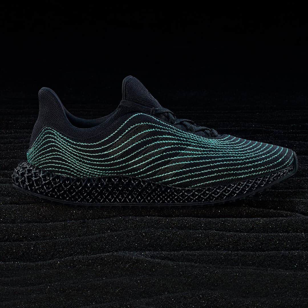 HYPEBEASTさんのインスタグラム写真 - (HYPEBEASTInstagram)「@hypebeastkicks: @parley.tv and @adidas have unveiled the 4D Parley. This fresh style blends high-end adidas Running tech with Parley’s signature recycled ocean plastics for a look that’s sleek, sustainable, and stark. Arriving in “Core Black/Blue Spirit,” the entire upper is dressed in black, with wavy “Blue Spirit” stitching reaching from heel to forefoot to add oceanic texture and flair while the upper lays on a jet black 4D-printed midsole to complete the look.⁠⠀ Photo: adidas」8月1日 5時59分 - hypebeast
