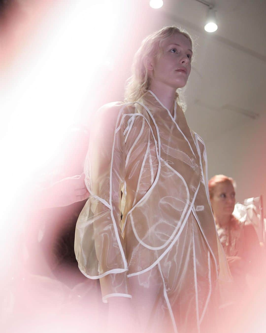 スリーアズフォーのインスタグラム：「“Human plant” spring summer 2020 backstage pictures by @schohaja featuring @rori.grenert in Eden Suit flashbackfriday #flashback #humanplant #2020 #threeasfour casting by @barbarapfister」