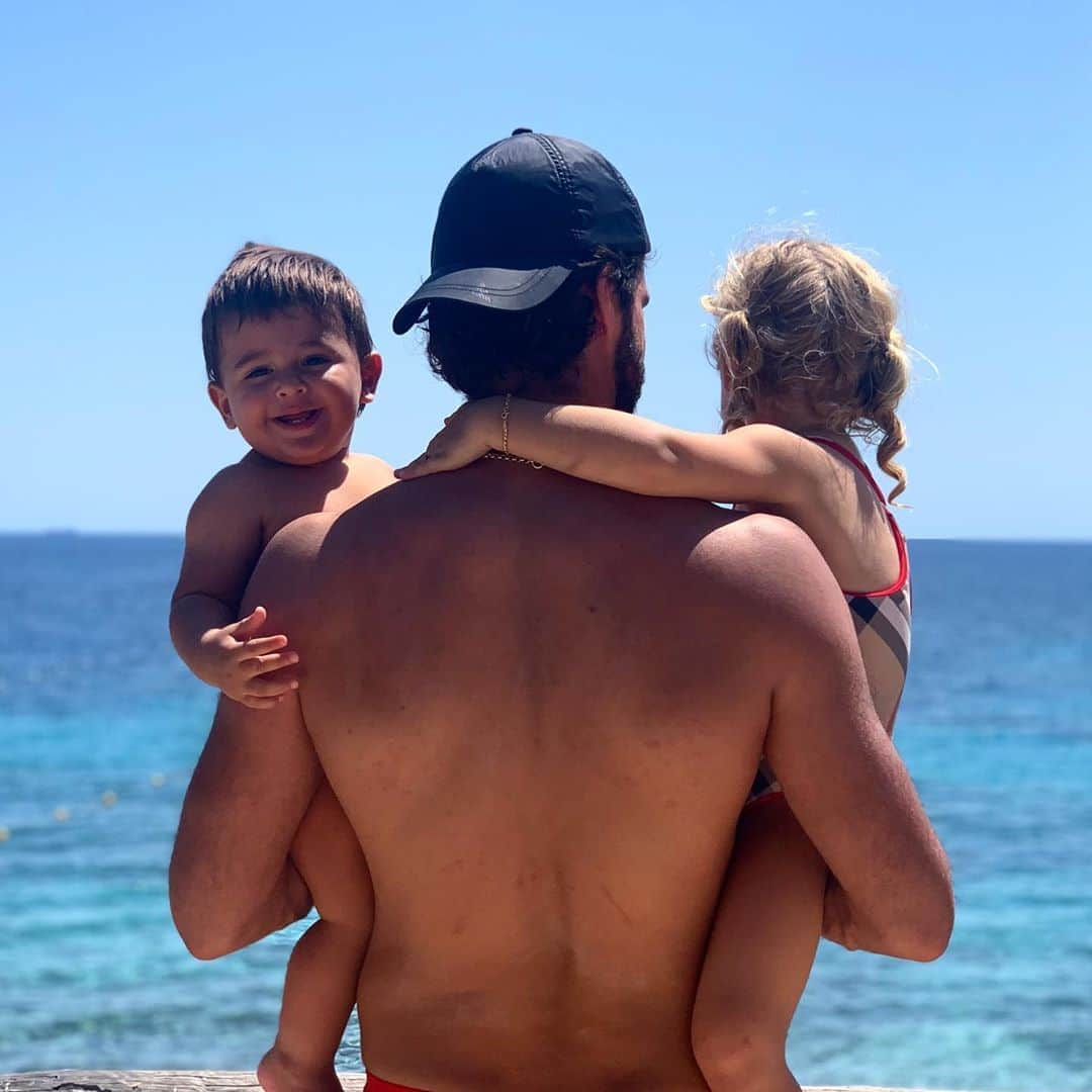 アリソン・ベッカーさんのインスタグラム写真 - (アリソン・ベッカーInstagram)「🌊☀️👨‍👧‍👦❤️」8月1日 6時20分 - alissonbecker