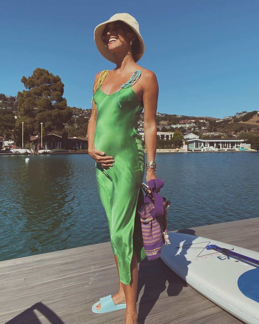 ダニジョーのインスタグラム：「Adventure awaits 🌴😎 @danielleasnyder and #BabyZ in the Ivy tie-strap slip, Hawna bangles and Winona hoops #TGIF #dannijogirls #bump #stylethebump」