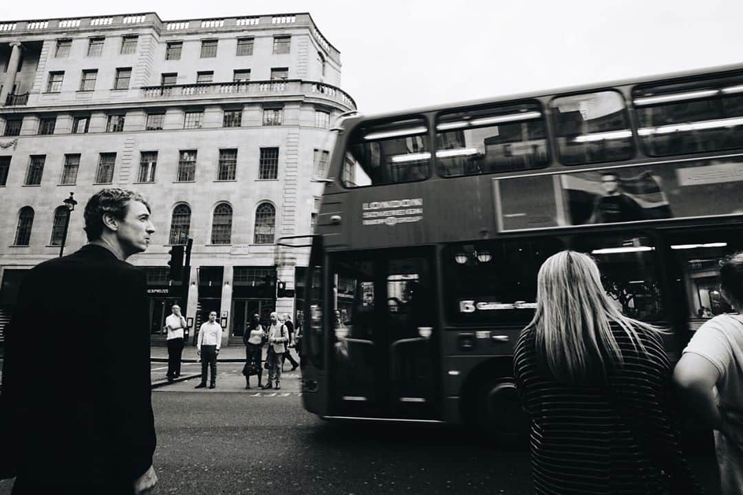 有働真帆さんのインスタグラム写真 - (有働真帆Instagram)「I miss traveling and snap street photos..🚞✈️🗺📷😌 #streetphotography #sonya6000」8月1日 6時52分 - maho_udo