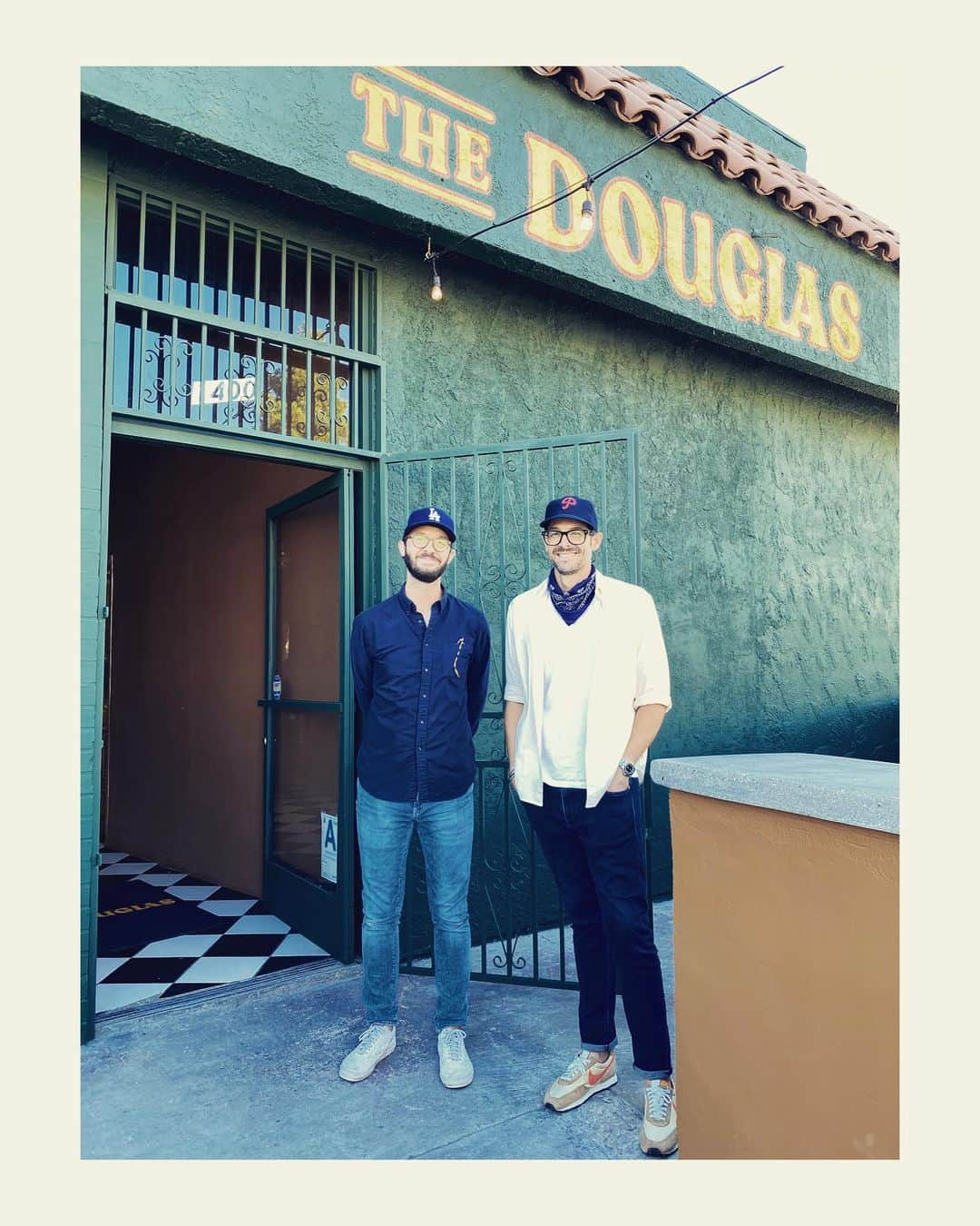 ジェニー・ガースさんのインスタグラム写真 - (ジェニー・ガースInstagram)「Very proud of my hubby @dirvla and his partner @johnnyjeltema on their new spot @thedouglas.la  Serving the East side up right!  Perfect patio for a social distance hang with GOOD BEER & CHEAP FRIENDS 😂 (and yummy food!) Stop by and say hi 👋🏻 Maybe i’ll make some pies?? #bar #beer #supportsmallbusiness #localbusiness #friends #dodgers #burgers #proudwife #sunsetboulevard」8月1日 6時56分 - jenniegarth