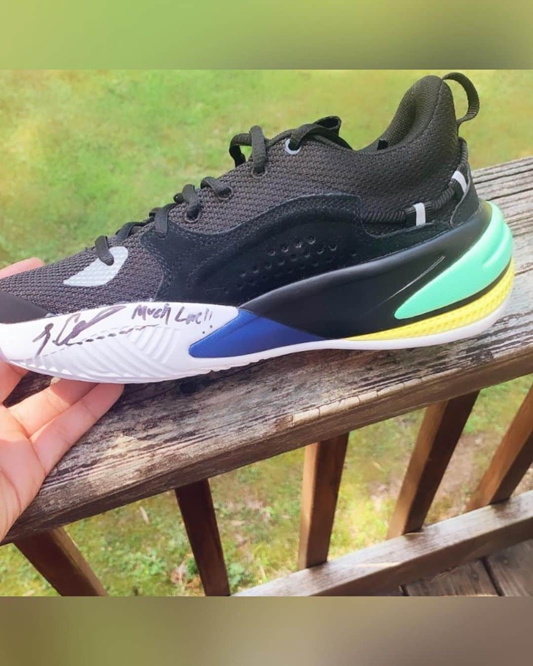 Nice Kicksさんのインスタグラム写真 - (Nice KicksInstagram)「J. Cole bought and autographed his debut signature, the Puma RS-Dreamer, for fans at @footlocker today. 🙌 (via @call_me_toinette)」8月1日 6時57分 - nicekicks