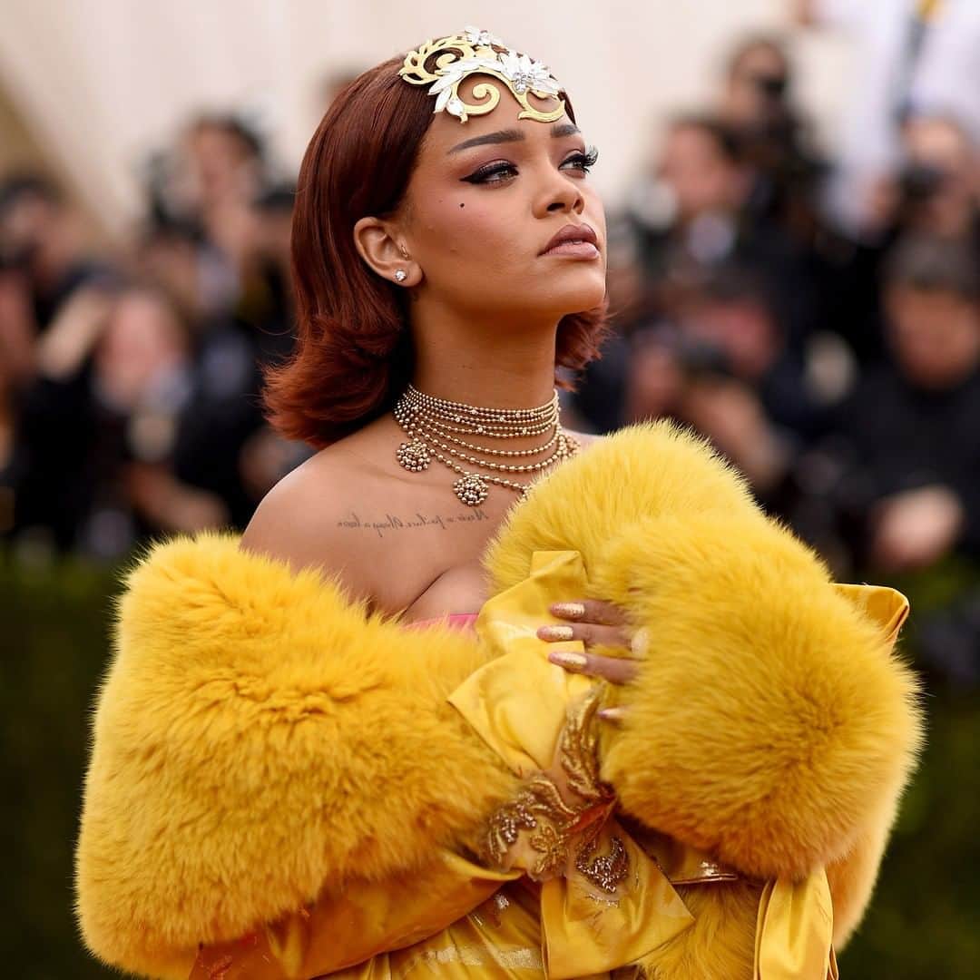Nylon Magazineさんのインスタグラム写真 - (Nylon MagazineInstagram)「Apparently Rihanna thought people were going to LAUGH at her 2015 #MetGala dress (you know, only one of the most important Met Gala looks of all time), and she admitted to feeling insecure about the entire ensemble. 😭 Link in bio for the full story from @badgalriri. ⁠ ⁠ [Getty]」8月1日 7時05分 - nylonmag