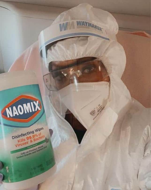 ナオミ・キャンベルさんのインスタグラム写真 - (ナオミ・キャンベルInstagram)「Fashionable disinfectant #NaomiX #onthemove」8月1日 7時16分 - naomi