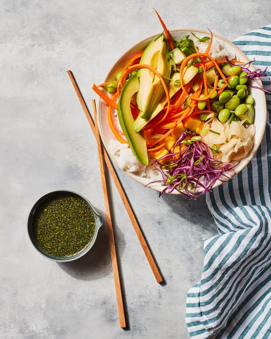 Gaby Dalkinさんのインスタグラム写真 - (Gaby DalkinInstagram)「Ummmmm you guys… HAPPY FRIDAY!!! Are we all on board with Summer Fridays from here on out? Half days? Spending a little extra time outside? These Vegetarian Avocado Sushi Bowls are my new EVERYTHING and the perfect way to ease into the weekend!! These veggie based bowls are loaded with ALL the @missionavocados, your fav sushi inspired veggies and an herby soy sauce dressing that you’ll want to bathe in! Trust me - you’re going to want these in your life for the rest of summer! Recipe on the blog #ad https://whatsgabycooking.com/vegetarian-avocado-sushi-bowls/  #SummerFridays #MissionProduce #MissionAvocados #WorldsFinestAvocados #AVOccasion」8月1日 7時24分 - whatsgabycookin