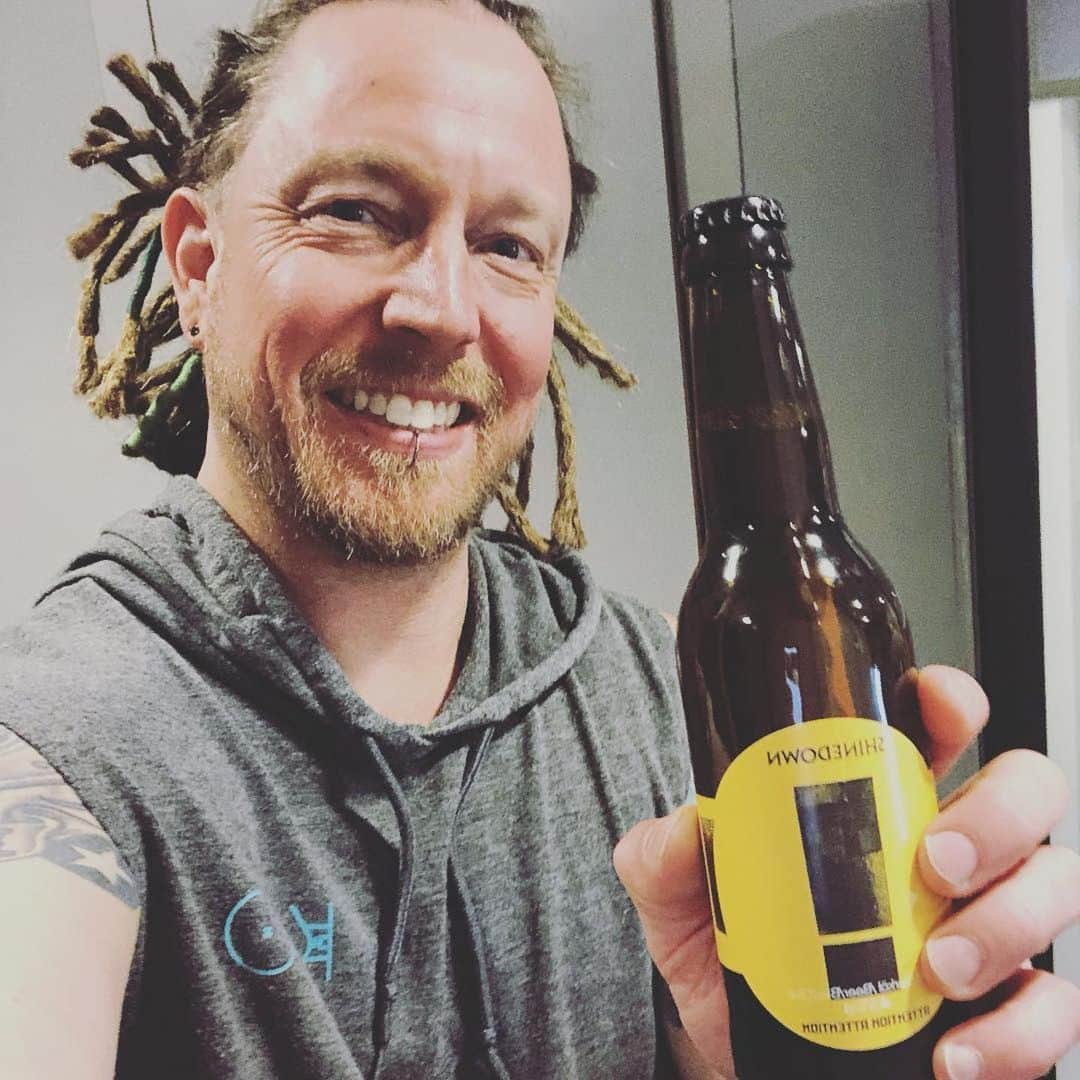 Shinedownさんのインスタグラム写真 - (ShinedownInstagram)「Cheers to a great weekend ahead Shinedown Nation! #FBF to when Heavy MetAle made us a custom lager 🍻 @bkerchofficial   #hoppyweekend #fridaymood #shinedown #campaignagainstnegativity #beerme #tgif #stockholmsweden」8月1日 7時36分 - shinedown