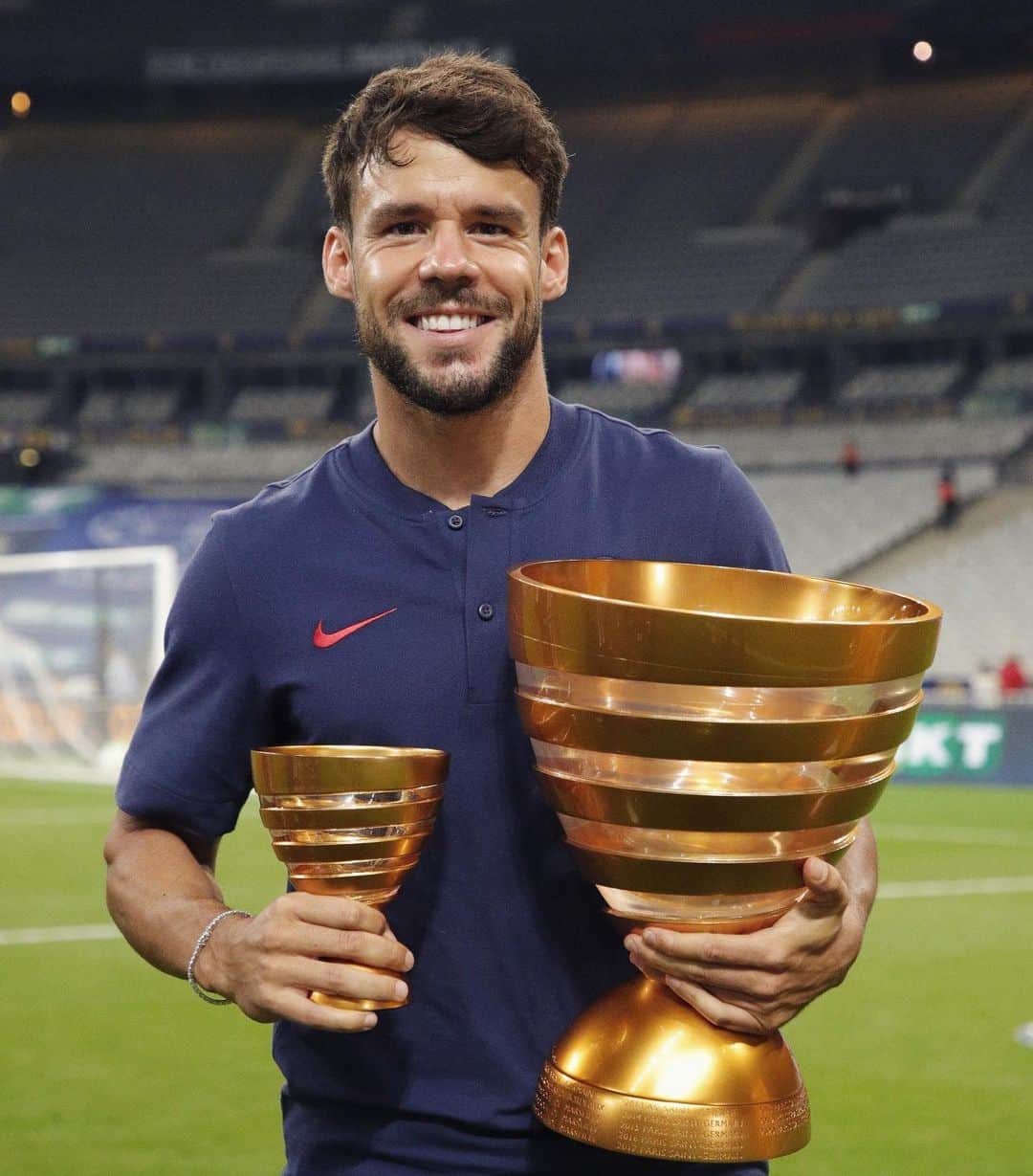 のインスタグラム：「+1🏆!! ALLEZ 🔴🔵 @psg」