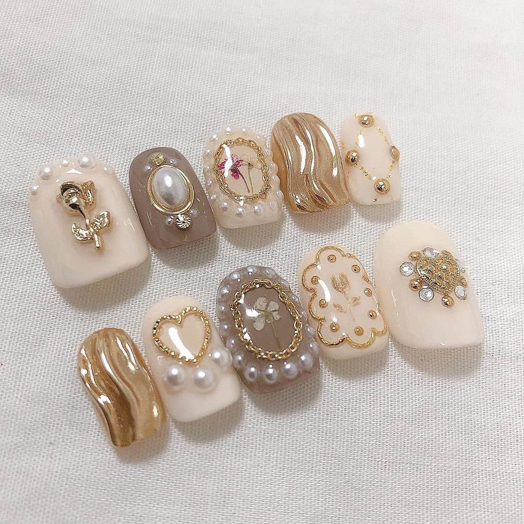 SUCLEさんのインスタグラム写真 - (SUCLEInstagram)「可愛いネイルチップ集💅💞﻿ ﻿ 普段ネイルが出来ない人もネイルチップなら﻿ 繰り返し使えるのでぜひ使ってみてくださいね✨💭﻿ ﻿ ﻿ ぜひ参考にしてみてください♪﻿ ﻿ photo by @fille_nail  @nail_1112c  @__m.k.515__  @emma_nail_o  ﻿ @sucle_ では紹介する写真を募集中👧🏻 ﻿ ﻿ タグ付けやハッシュタグをつけてくれた投稿からもピックアップした写真をリポストしています！﻿ #sucle をつける か このアカウントをタグ付けして投稿してね📸 #シュクレちっく　も募集中♥﻿ ﻿ #ネイル#ネイルチップ#くすみカラーネイル #置き画くら部 #置き画倶楽部 #置き画くらぶ #くすみカラーネイル #ベージュネイル #ネイルチップ　#サロンネイル #羊ネイル　#ネイルチップ#インスタ映え #シュクレ #おしゃれ #おしゃれさんとつながりたい #フォトジェニック #かわいい #お洒落好きと繋がりたい #置き画倶楽部 #置き画くら部 #写真 #photo #photogenic#カラーネイル#3dネイル#ネイルチップデザイン」8月1日 19時30分 - sucle_