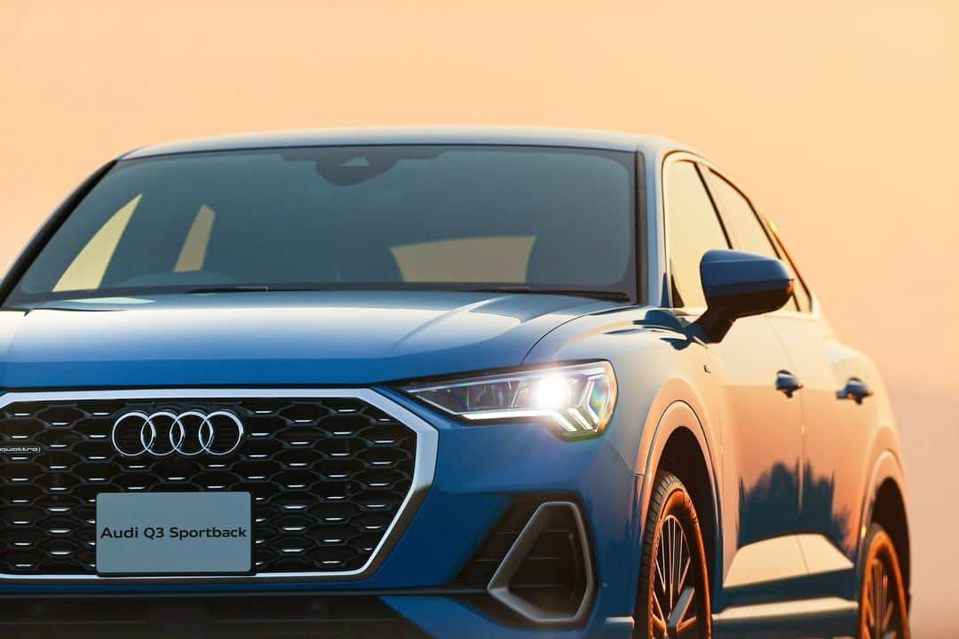 アウディ ジャパンさんのインスタグラム写真 - (アウディ ジャパンInstagram)「新型Audi Q3/Audi Q3 Sportbackの新しいデザインの象徴は、 八角形の黒いシングルフレームグリル。 精悍なフロントマスクが、Audi Q3の力強さとスポーティネスをより引き立てます。  #Audi #AudiQ3 #AudiQ3Sportback #アウディQ3 #Audijapan #アウディ #carwithoutlimits #carsofinstagram #Audiworld #Audigenic #SportCar #車好きな人と繋がりたい」8月1日 18時00分 - audijapan