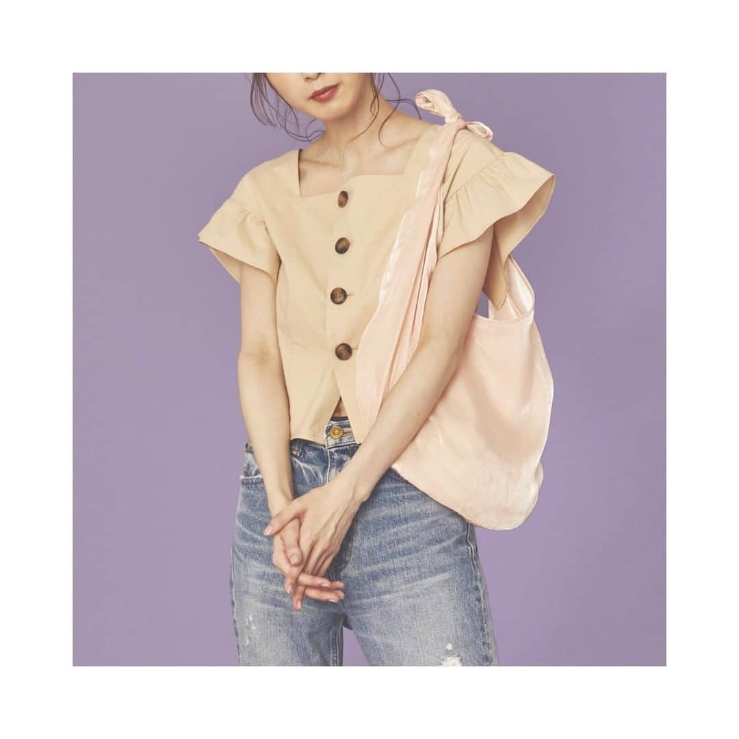 コレカウのインスタグラム：「ㅤㅤㅤㅤㅤㅤㅤㅤㅤㅤㅤㅤㅤ Recommend ベージュ×デニムの組み合わせがトレンド ㅤㅤㅤㅤㅤㅤㅤㅤㅤㅤㅤㅤㅤ ㅤㅤㅤㅤㅤㅤㅤㅤㅤㅤㅤㅤㅤ  【Nora Lily】ギャザースリーブ ブラウス ¥6,920(in tax)  ㅤㅤㅤㅤㅤㅤㅤㅤㅤㅤㅤㅤㅤ  ㅤㅤㅤㅤㅤㅤㅤㅤㅤㅤㅤㅤㅤ  ㅤㅤㅤㅤㅤㅤㅤㅤㅤㅤㅤㅤㅤ  ㅤㅤㅤㅤㅤㅤㅤㅤㅤㅤㅤㅤㅤ  #デート服 #甘めブラウス #ショート丈トップス #可愛くなる #透明感女子 #ブラウス #ギャザーブラウス #ハーフパンツ #ホワイトコーデ #カジュアルファッション #ユニセックスアクセサリー #ユニセックス女子 #summerfashion #ladysfashion #perky_room #韓国ファッション #夏コーデ #シンプルコーデ #大人カジュアル #大人女子 #カジュアルコーデ #サマーコーデ #fashion #chao_app #zozotown」