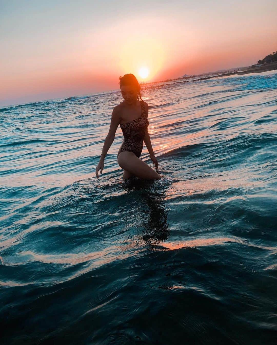 Hande Ercelさんのインスタグラム写真 - (Hande ErcelInstagram)「🌊」8月1日 18時01分 - handemiyy